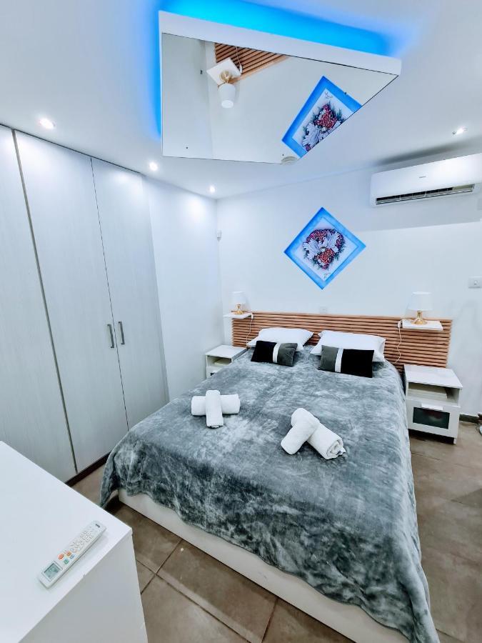 Hidden Lights Deluxe Apartment أيا نابا المظهر الخارجي الصورة