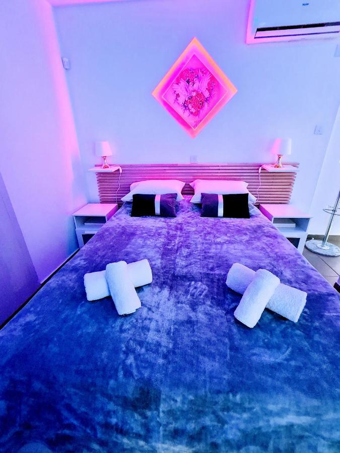 Hidden Lights Deluxe Apartment أيا نابا المظهر الخارجي الصورة