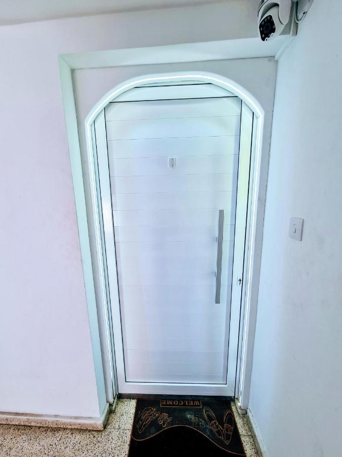 Hidden Lights Deluxe Apartment أيا نابا المظهر الخارجي الصورة