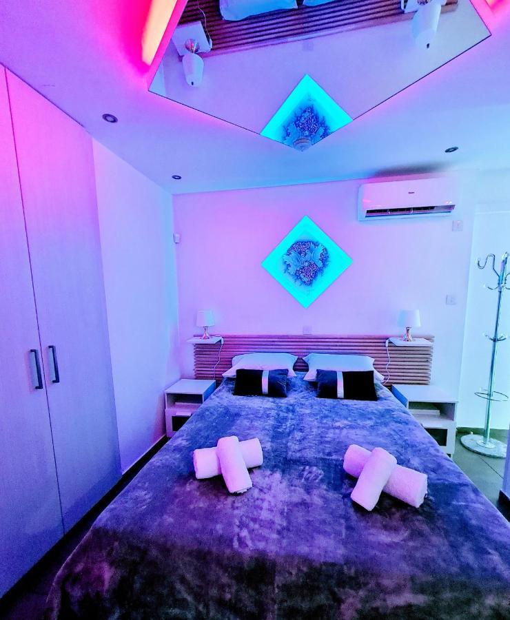 Hidden Lights Deluxe Apartment أيا نابا المظهر الخارجي الصورة