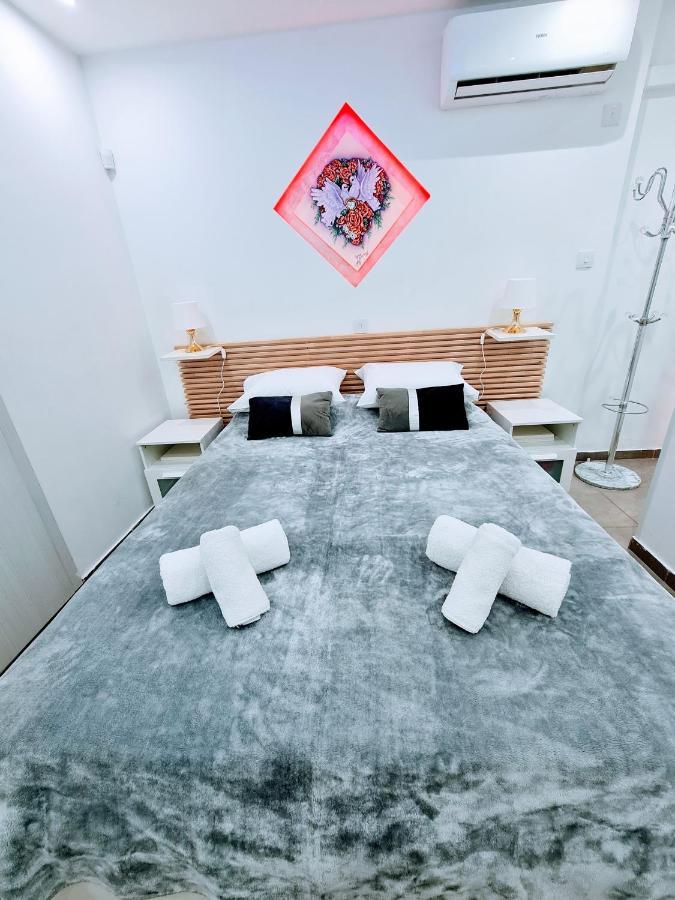 Hidden Lights Deluxe Apartment أيا نابا المظهر الخارجي الصورة