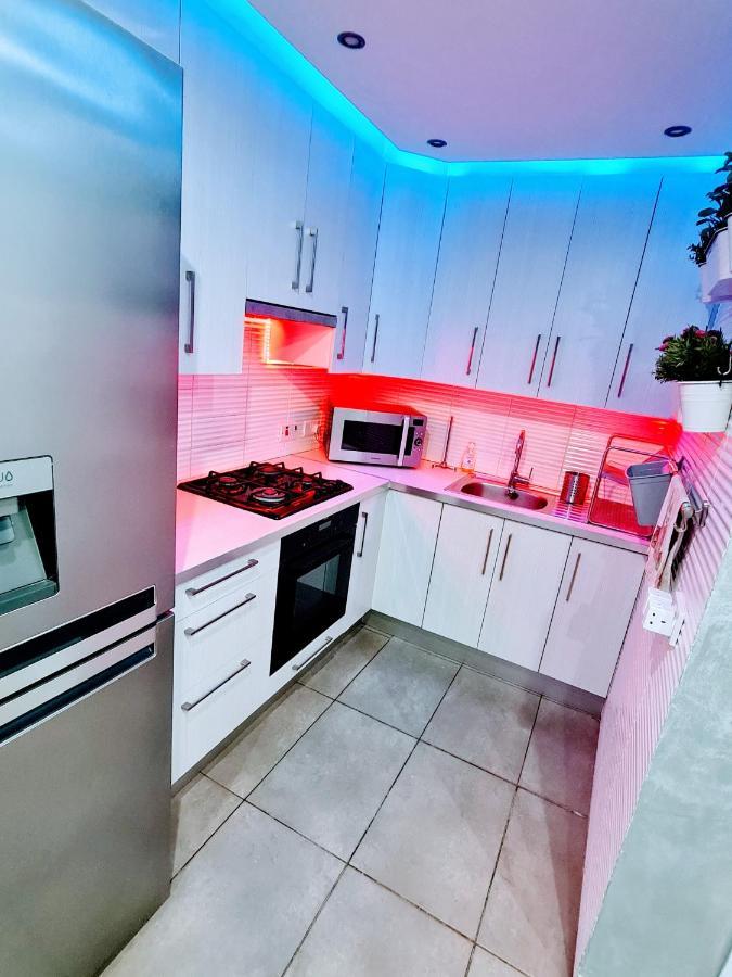 Hidden Lights Deluxe Apartment أيا نابا المظهر الخارجي الصورة