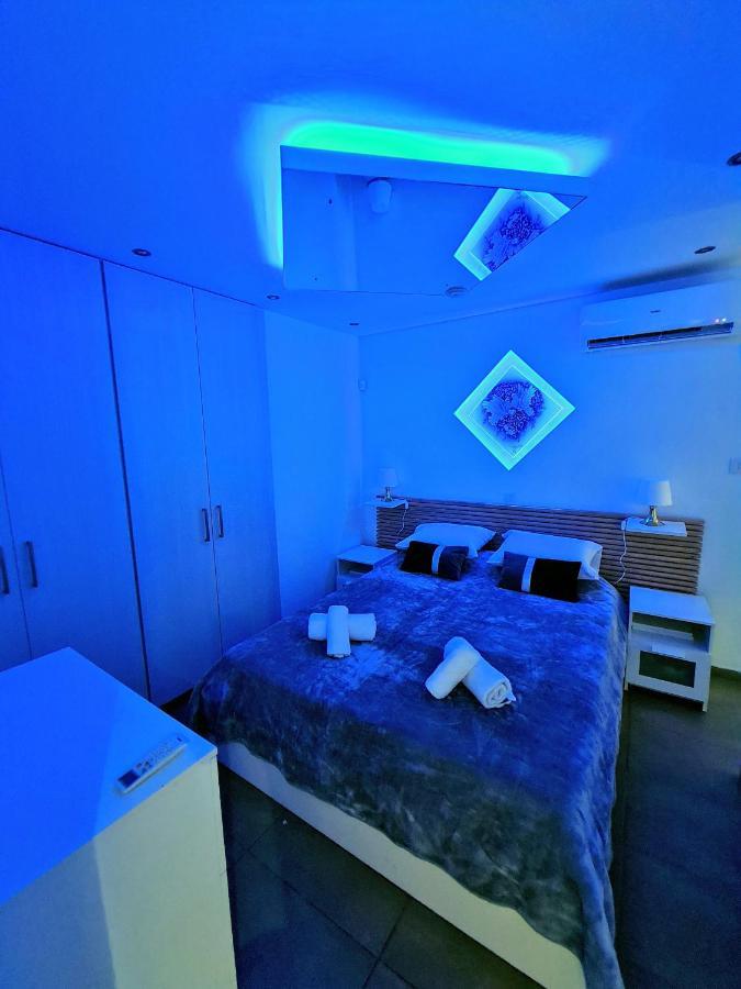 Hidden Lights Deluxe Apartment أيا نابا المظهر الخارجي الصورة