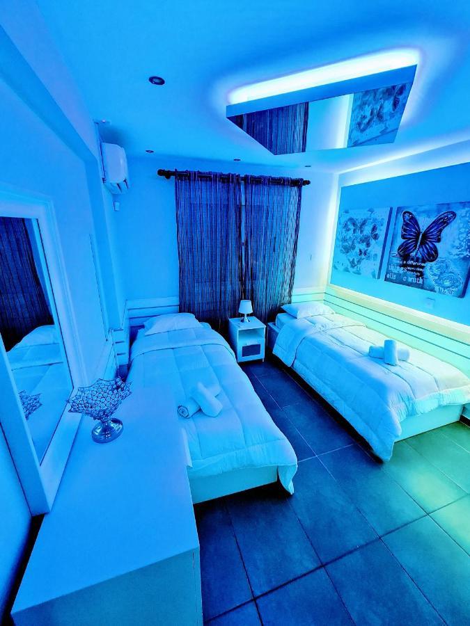 Hidden Lights Deluxe Apartment أيا نابا المظهر الخارجي الصورة