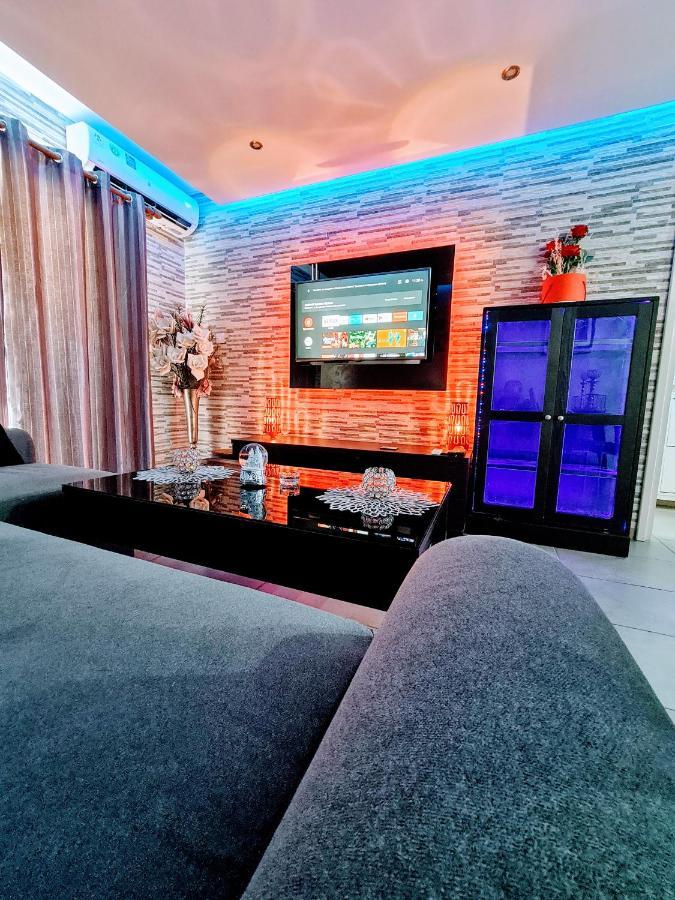 Hidden Lights Deluxe Apartment أيا نابا المظهر الخارجي الصورة