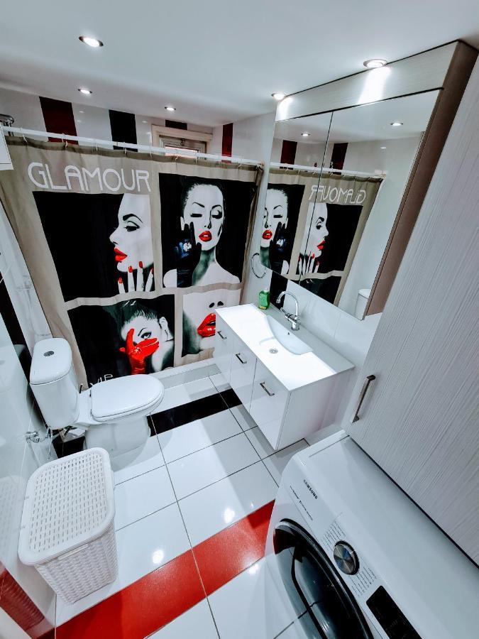 Hidden Lights Deluxe Apartment أيا نابا المظهر الخارجي الصورة