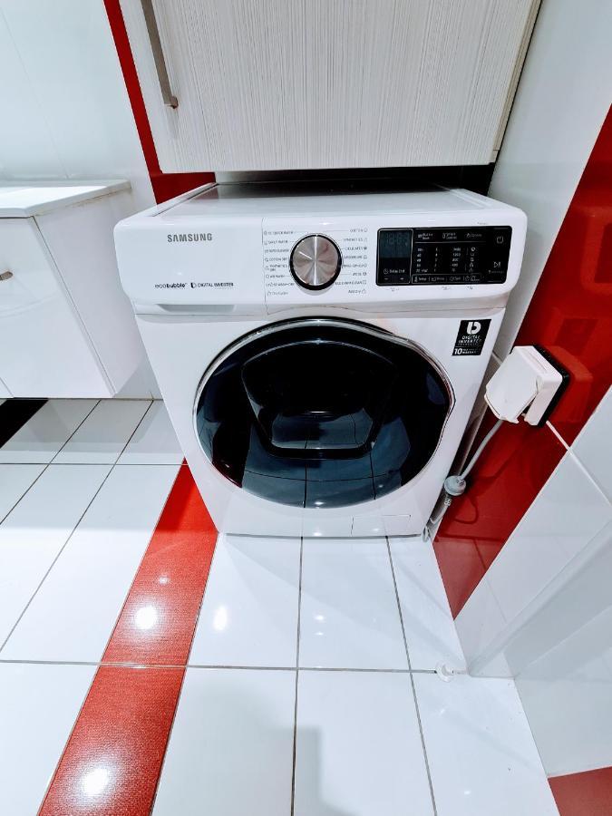 Hidden Lights Deluxe Apartment أيا نابا المظهر الخارجي الصورة